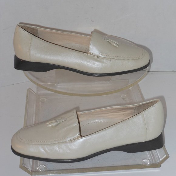 TROTTERS IVORY LOAFERS SIZE 9.5 MEDIUM - Picture 8 of 11